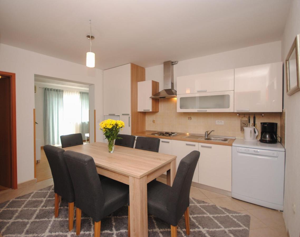 Apartment Tina Podstrana Eksteriør billede