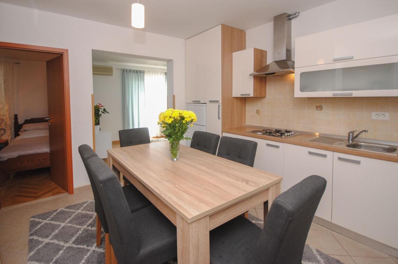 Apartment Tina Podstrana Eksteriør billede